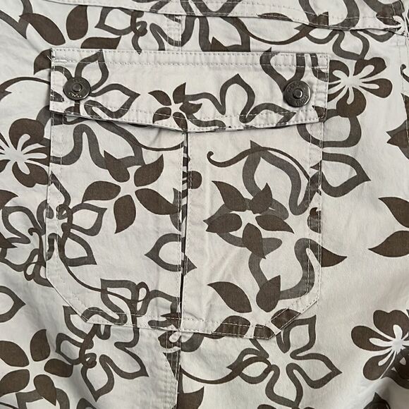 Roots Cotton Flower Print Cargo Shorts Size 14 - Picture 9 of 14